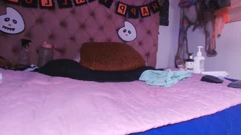 Snapshot of king_bella_ chatting on 10-24-25, 03:14 Bella online show from 10-24-25, 03:14