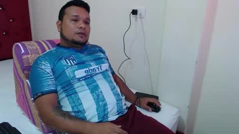 Snapshot of king_leo3 chatting on 01-07-26, 01:24 King LEO online show from 01-07-26, 01:24