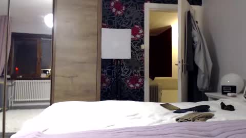 sexysexyhotwetpinkredpussy online show from 12-18-25, 05:52