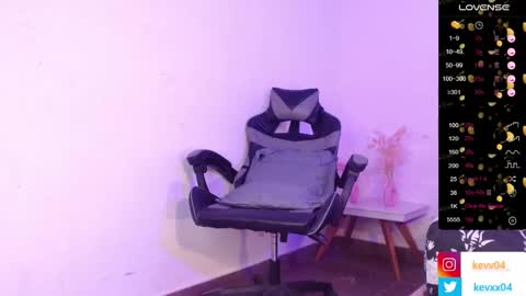 Snapshot of kingparker1 chatting on 10-25-25, 04:42 A L E X online show from 10-25-25, 04:42