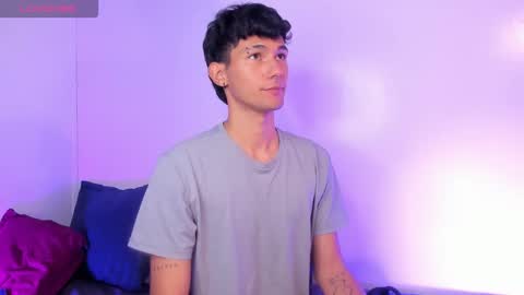 Snapshot of kingparker1 chatting on 12-16-25, 04:17 A L E X online show from 12-16-25, 04:17