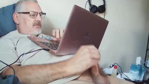 Snapshot of kingtongue10 chatting on 09-28-25, 03:06 kingtongue10 online show from 09-28-25, 03:06