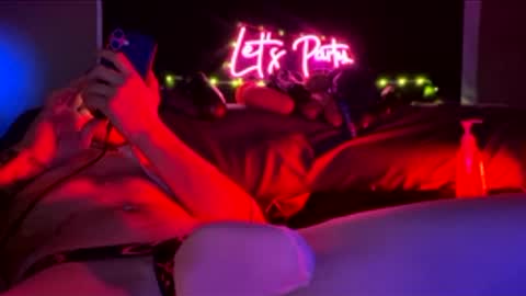 Snapshot of kinksss4all chatting on 12-18-25, 08:09 KinkPLAY9 online show from 12-18-25, 08:09