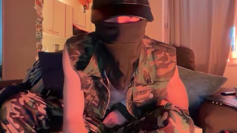 Snapshot of kinksterarmyboi chatting on 04-04-26, 07:17 kinksterarmyboi online show from 04-04-26, 07:17