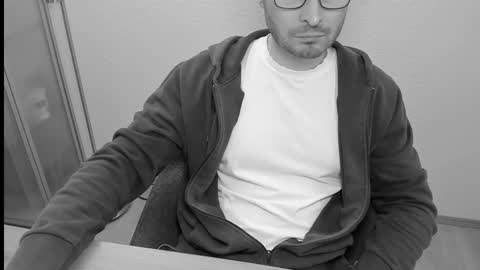 Snapshot of kinksubbydubby chatting on 10-21-25, 04:51 kinksubbydubby online show from 10-21-25, 04:51