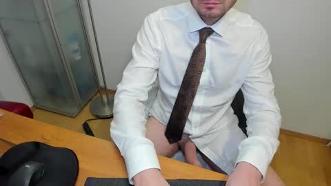 Snapshot of kinksubbydubby chatting on 12-17-25, 08:04 kinksubbydubby online show from 12-17-25, 08:04