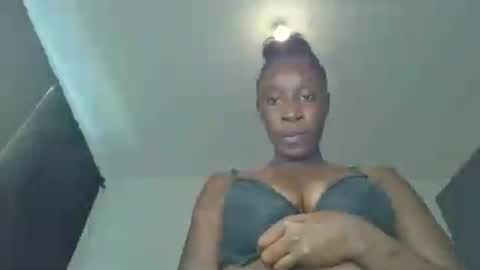 Snapshot of kinky_leila chatting on 06-29-26, 10:15 kinky_leila online show from 06-29-26, 10:15