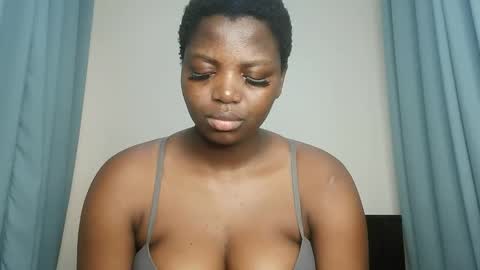 Lola online show from 09-28-25, 12:43