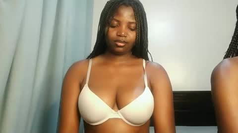 Lola online show from 11-25-25, 12:21