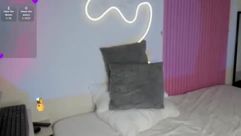 kinky yeyns online show from 10-28-25, 11:51