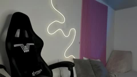 kinky yeyns online show from 12-19-25, 12:17