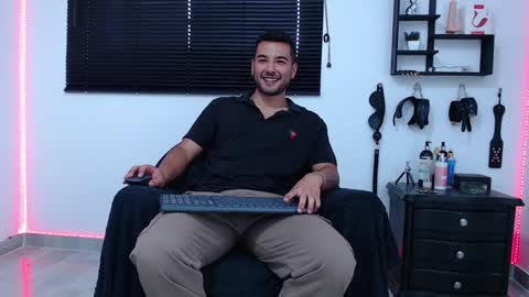 Snapshot of kinkyallisonsub chatting on 12-21-24, 08:10 Allison Diego online show from 12-21-24, 08:10