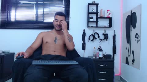 Snapshot of kinkyallisonsub chatting on 12-30-24, 07:21 Allison Diego online show from 12-30-24, 07:21