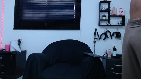 Snapshot of kinkyallisonsub chatting on 01-23-25, 03:22 Allison Diego online show from 01-23-25, 03:22