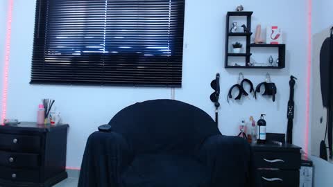 Snapshot of kinkyallisonsub chatting on 01-27-25, 05:37 Allison Diego online show from 01-27-25, 05:37