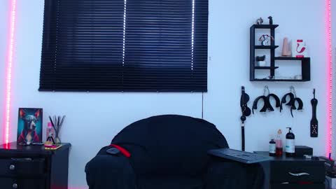 Snapshot of kinkyallisonsub chatting on 02-27-25, 05:47 Allison Diego online show from 02-27-25, 05:47