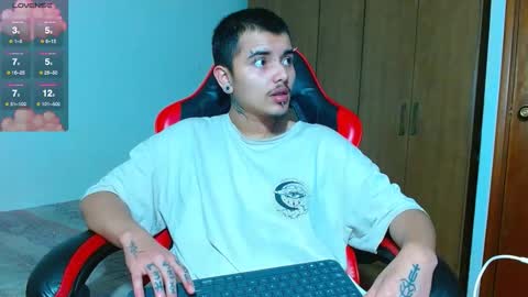 Snapshot of kinkybabies_ chatting on 02-01-26, 06:34 Mercury online show from 02-01-26, 06:34