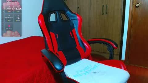 Snapshot of kinkybabies_ chatting on 03-07-26, 03:20 Mercury online show from 03-07-26, 03:20