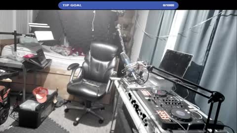 Snapshot of kinkybiguy14 chatting on 09-13-25, 07:08 Kinky Cassie online show from 09-13-25, 07:08