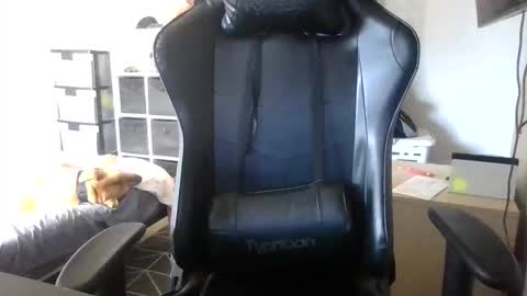 Snapshot of kinkybinerd chatting on 11-20-25, 06:57 Horny Bloomy online show from 11-20-25, 06:57