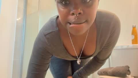 Snapshot of kinkycoupleinteracial chatting on 06-24-26, 12:48 interracialfacial online show from 06-24-26, 12:48