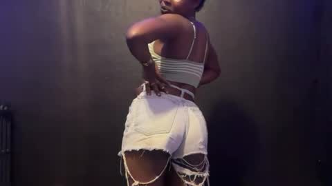 Snapshot of kinkycoupleinteracial chatting on 08-01-26, 01:27 interracialfacial online show from 08-01-26, 01:27