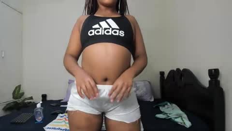 Snapshot of kinkylyla chatting on 01-01-25, 10:03 Kinky online show from 01-01-25, 10:03