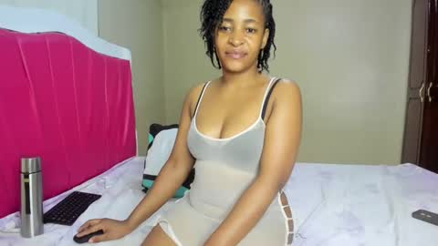 Snapshot of kinkylyla chatting on 01-27-25, 09:34 Kinky online show from 01-27-25, 09:34