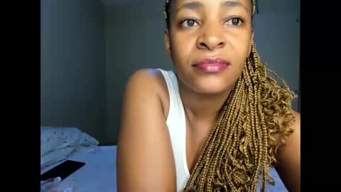 Snapshot of kinkylyla chatting on 02-14-25, 10:59 Kinky online show from 02-14-25, 10:59