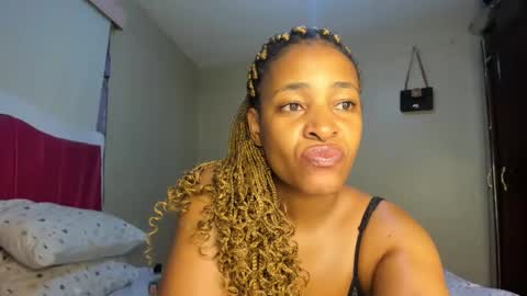 Snapshot of kinkylyla chatting on 02-17-25, 09:30 Kinky online show from 02-17-25, 09:30