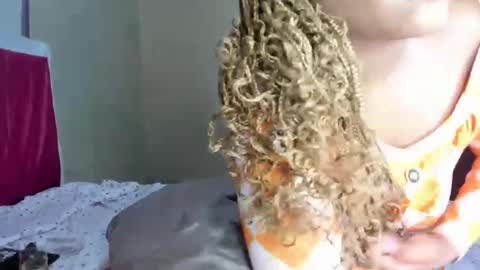 Snapshot of kinkylyla chatting on 02-26-25, 02:57 Kinky online show from 02-26-25, 02:57