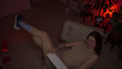 Snapshot of kinkyorange_ chatting on 12-04-24, 06:06 Mary the Soulmate online show from 12-04-24, 06:06