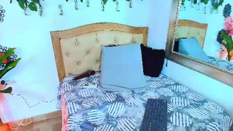 Snapshot of kinkysweet__ chatting on 07-14-26, 10:37 Isabella online show from 07-14-26, 10:37