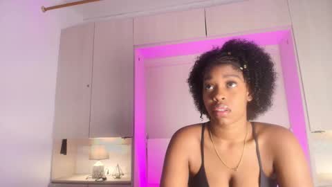 M A R A  online show from 11-06-25, 11:44