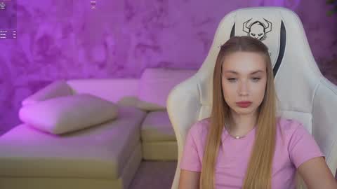 Snapshot of kira0541 chatting on 03-09-25, 06:00 Sweet girls online show from 03-09-25, 06:00