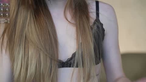 Snapshot of kira0541 chatting on 10-12-25, 12:09 Sweet girls online show from 10-12-25, 12:09
