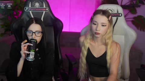 Snapshot of kira0541 chatting on 05-17-26, 10:44 Sweet girls online show from 05-17-26, 10:44