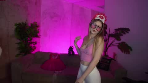 Snapshot of kira0541 chatting on 05-23-26, 06:45 Sweet girls online show from 05-23-26, 06:45