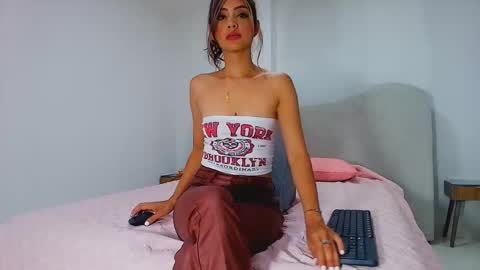 kira online show from 11-21-25, 11:53