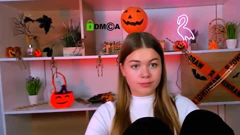 Snapshot of kira_vee chatting on 10-28-25, 04:09 kira_vee online show from 10-28-25, 04:09