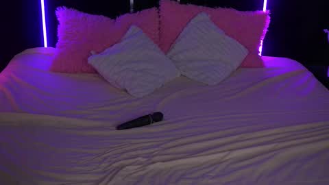 Kira online show from 11-21-25, 10:19