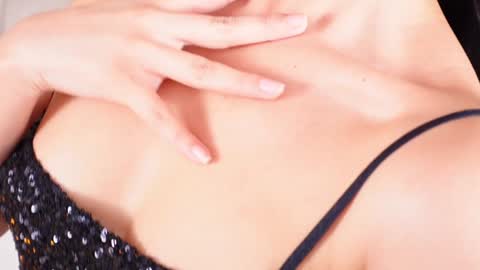 kira online show from 12-10-24, 01:32