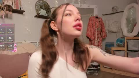 Snapshot of kiralotus chatting on 04-03-26, 05:16 little vampire online show from 04-03-26, 05:16