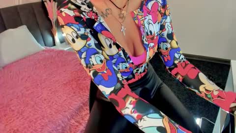 Kira online show from 09-17-25, 01:51