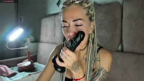 Snapshot of kiramagnolia chatting on 07-02-26, 04:57 Kira online show from 07-02-26, 04:57