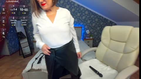 Snapshot of kiraroxx chatting on 01-23-25, 03:11 Kira online show from 01-23-25, 03:11