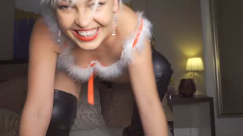 Snapshot of kirasunny chatting on 12-23-24, 09:29 kirasunny online show from 12-23-24, 09:29