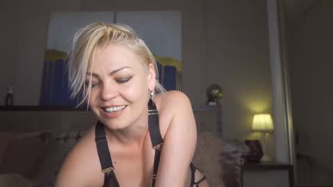 Snapshot of kirasunny chatting on 02-07-25, 08:42 kirasunny online show from 02-07-25, 08:42