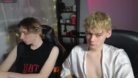 Snapshot of kirill_20_cm chatting on 03-12-25, 05:38 Kirill and Andrey online show from 03-12-25, 05:38