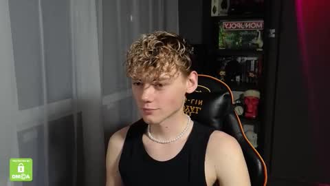 Snapshot of kirill_20_cm chatting on 10-23-25, 12:10 Kirill and Andrey online show from 10-23-25, 12:10